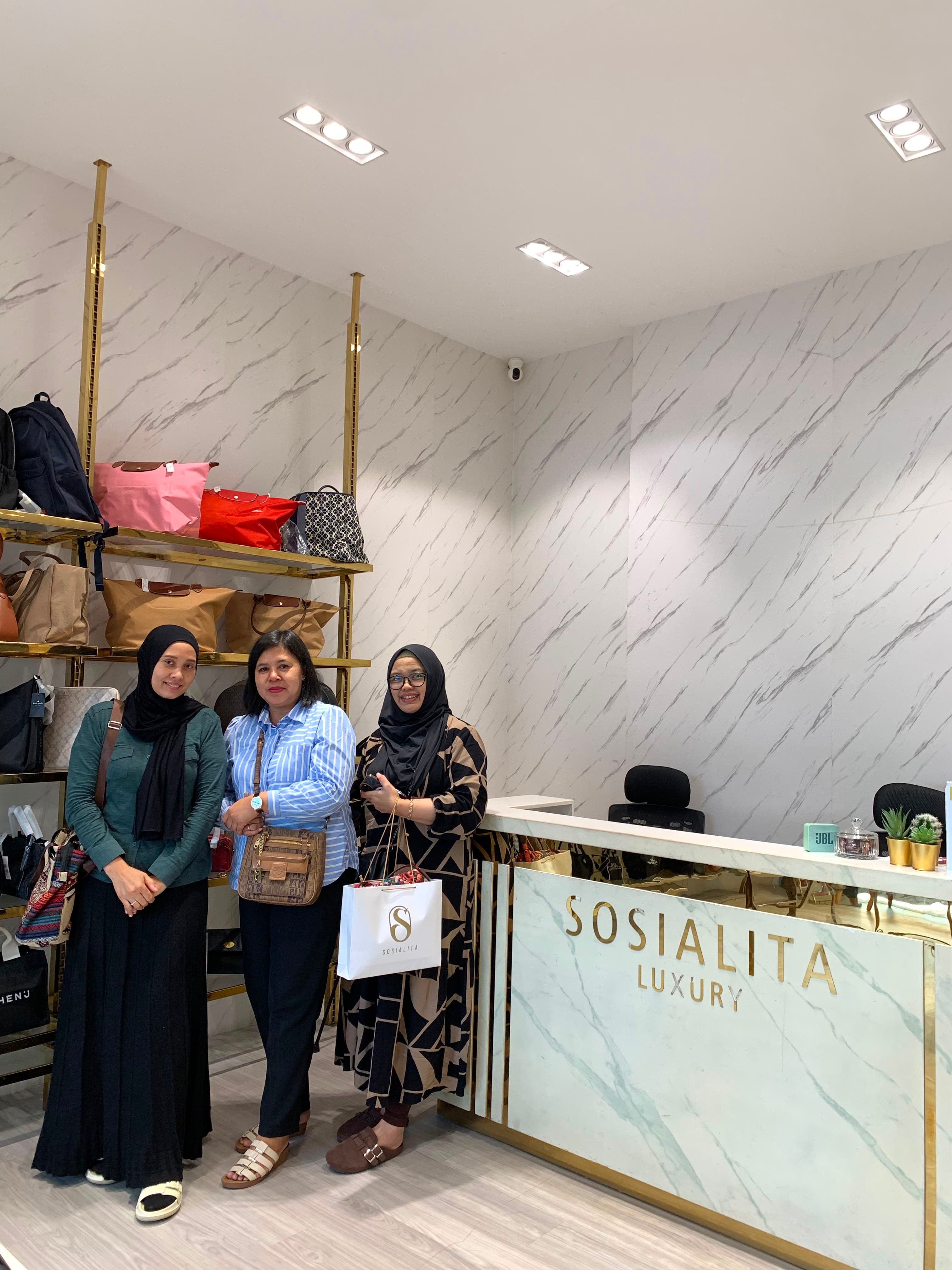 Suasana Official Store Sosialita